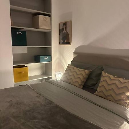 Stylish Renovated Apartment In Chiado Lisabona Exterior foto