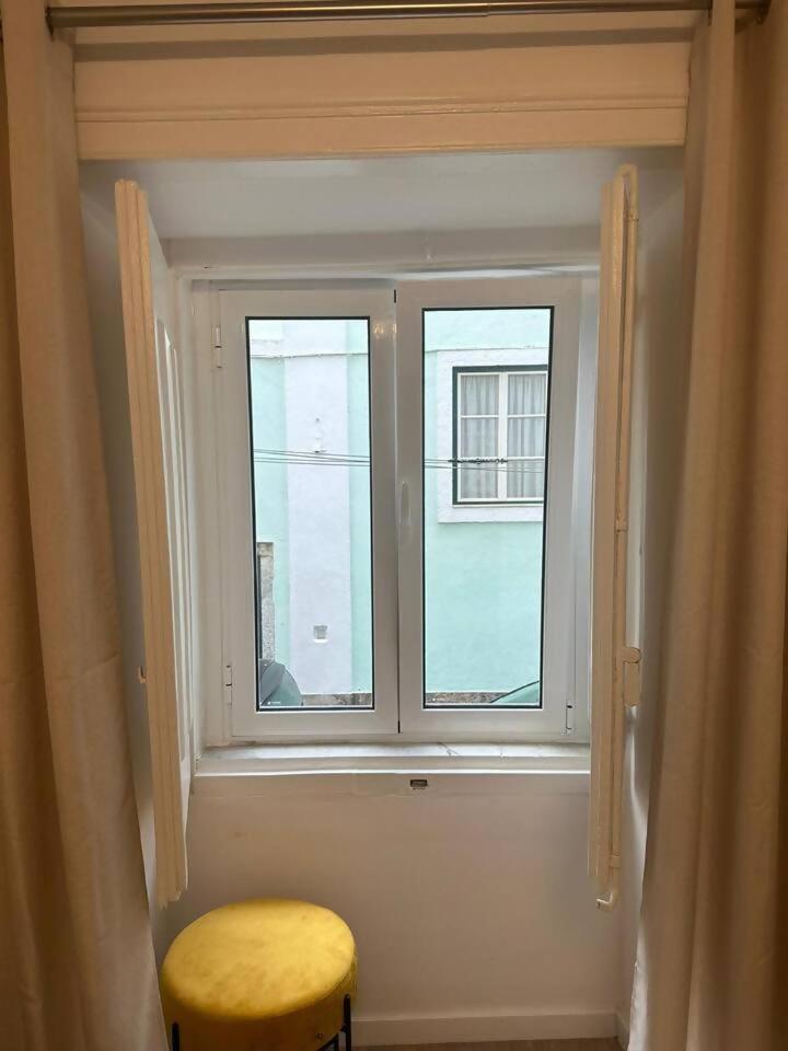 Stylish Renovated Apartment In Chiado Lisabona Exterior foto
